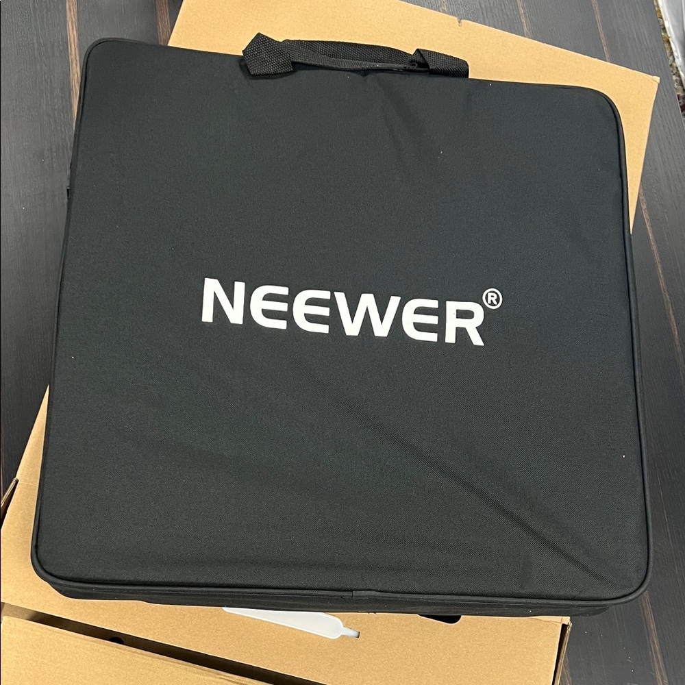 NIB - Neewer 18" LED Ring Light Kit 55W 5500K Dimmable w/ Stand & Carry Bag - Picture 9 of 11